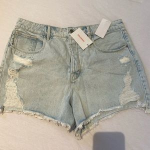 Good American boyfriend shorts